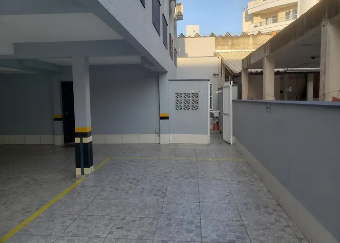 Apto 1 Quarto, Centro De Bombinhas, 130 Metros Da Praia.